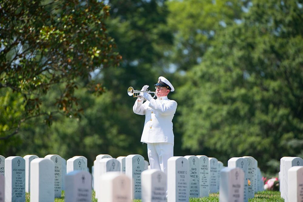 1280px-Funeral_for_U.S._Navy_Petty_Officer_1st_Class_Xavier_A._Martin_at_Arlington_National_Cemetery_(35633809624).jpg