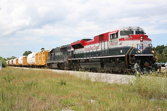 Solid-Rocket-Boosters-on-a-train.jpg