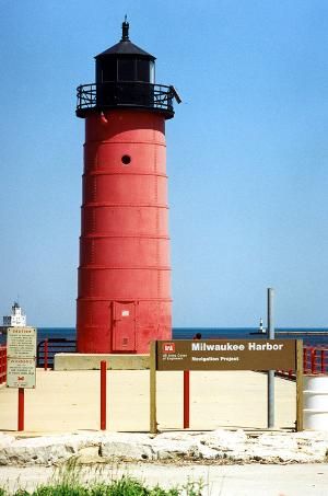 MilwaukeePierhead_Lhouse_large.jpg