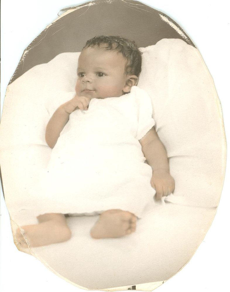 Bobby infant 001.jpg