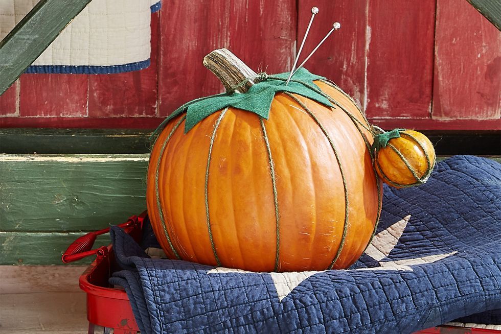 pumpkin-decorating-ideas-pin-cushion-1539611839.jpg