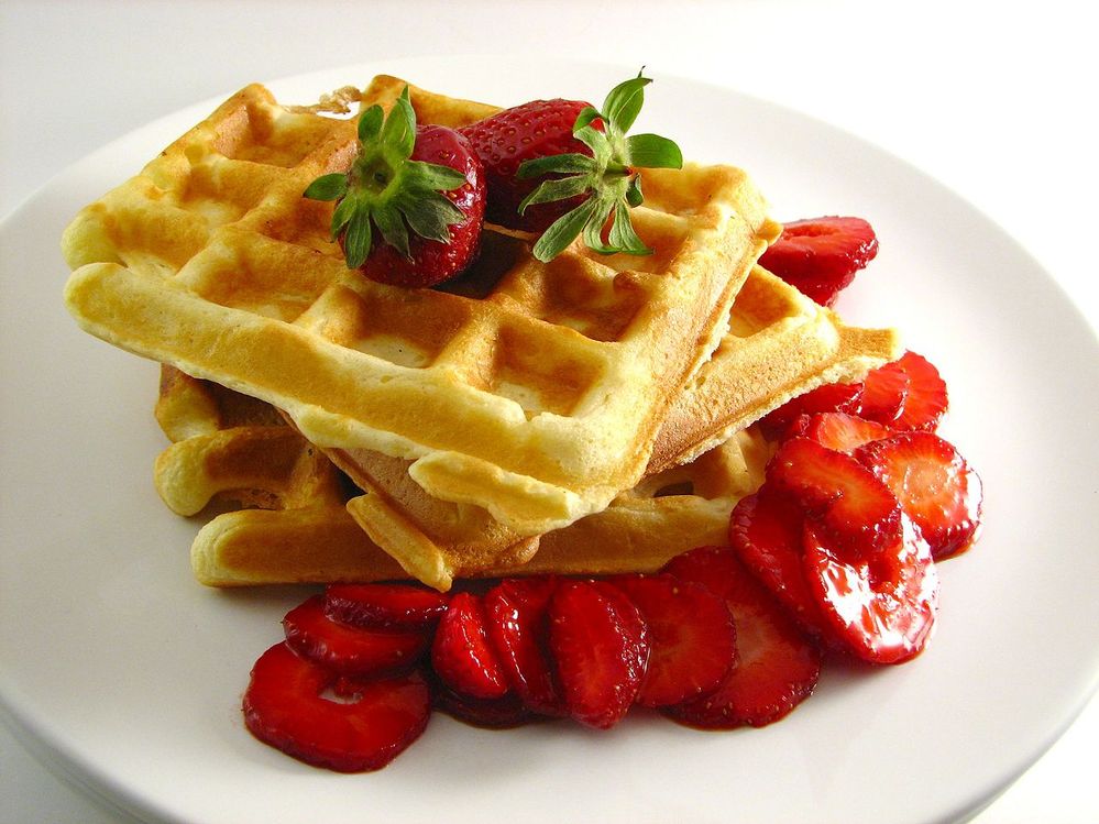 1280px-Waffles_with_Strawberries.jpg