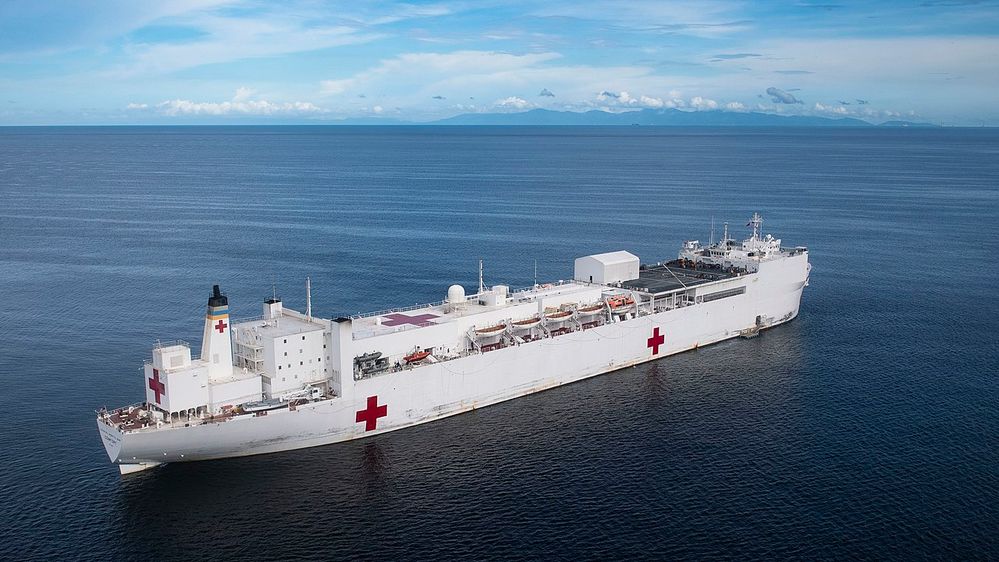 1280px-USNS_Comfort_(T-AH_20)_is_anchored_off_the_coast_of_La_Brea,_Trinidad_and_Tobago._(48677005558).jpg