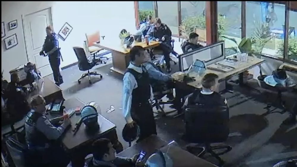 6242988_061120-wls-lots-of-cops-raw-tn-img.jpg