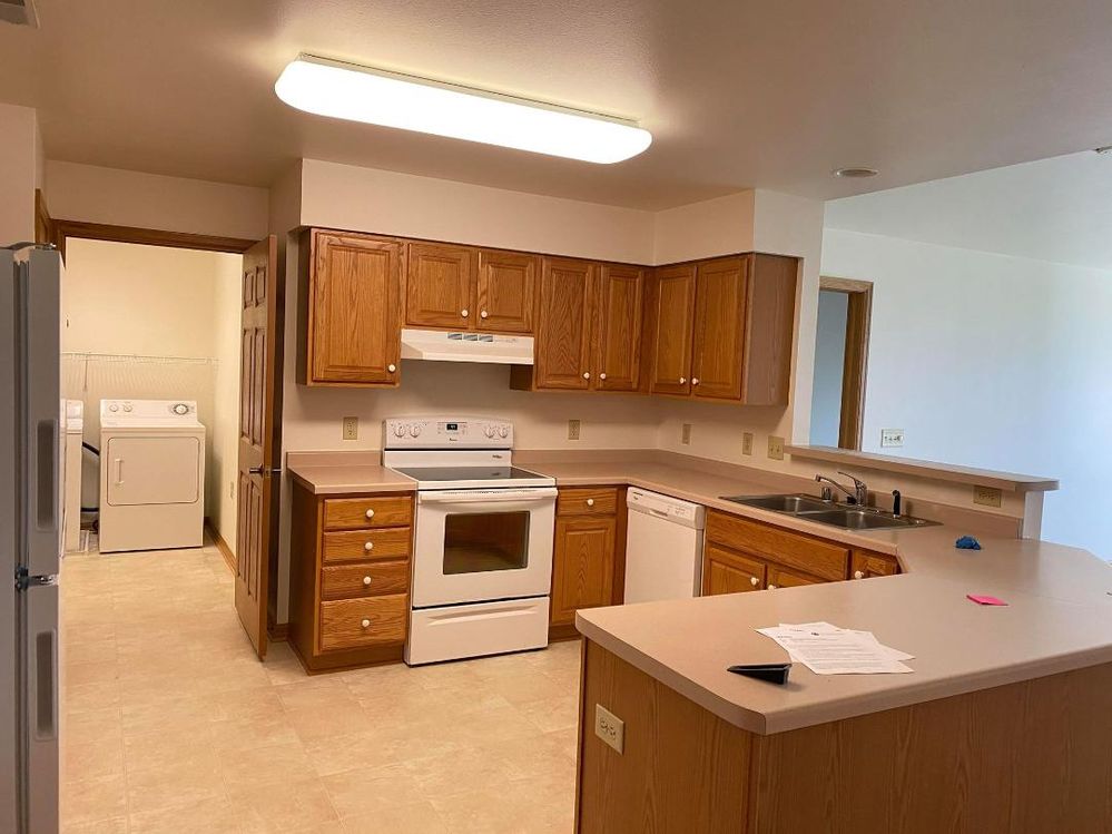 412SR Kitchen.jpg