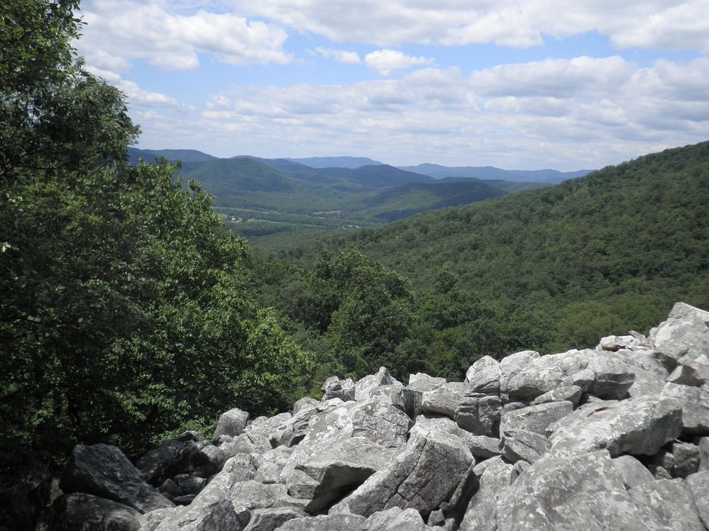 devil's Marble yard.JPG