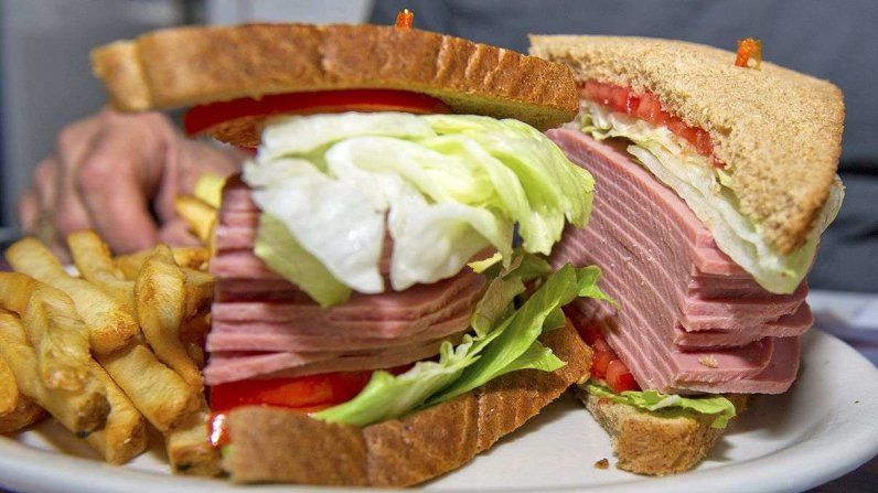 now-qP1tNLkg-trumpsandwich_bologna_corbisjpg-1210-680.jpg