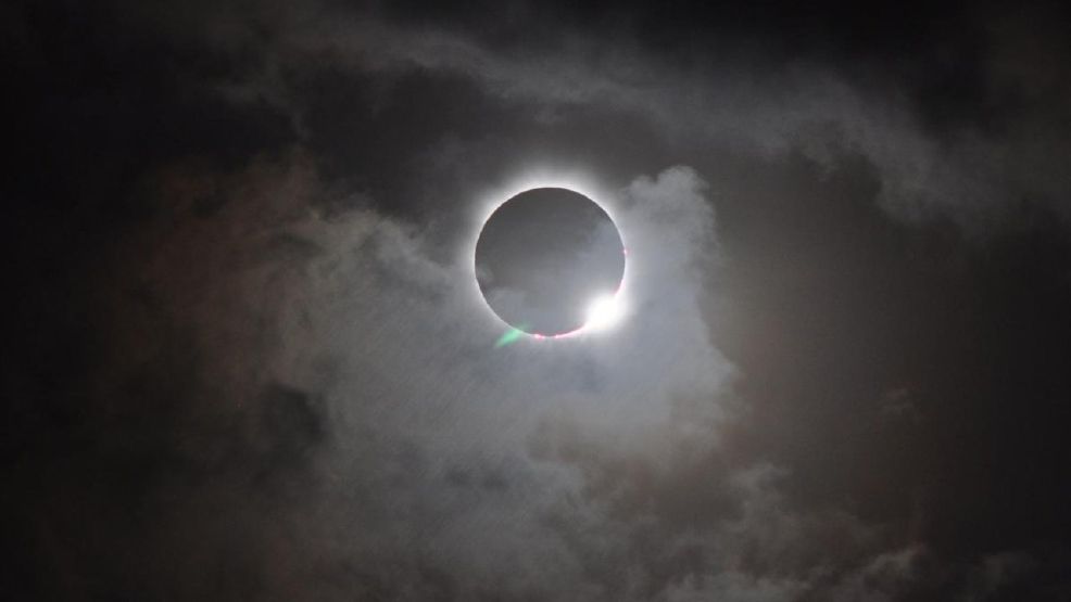 61ab9922-4233-480b-9639-c0f2500fa144-large16x9_solareclipse2.jpg