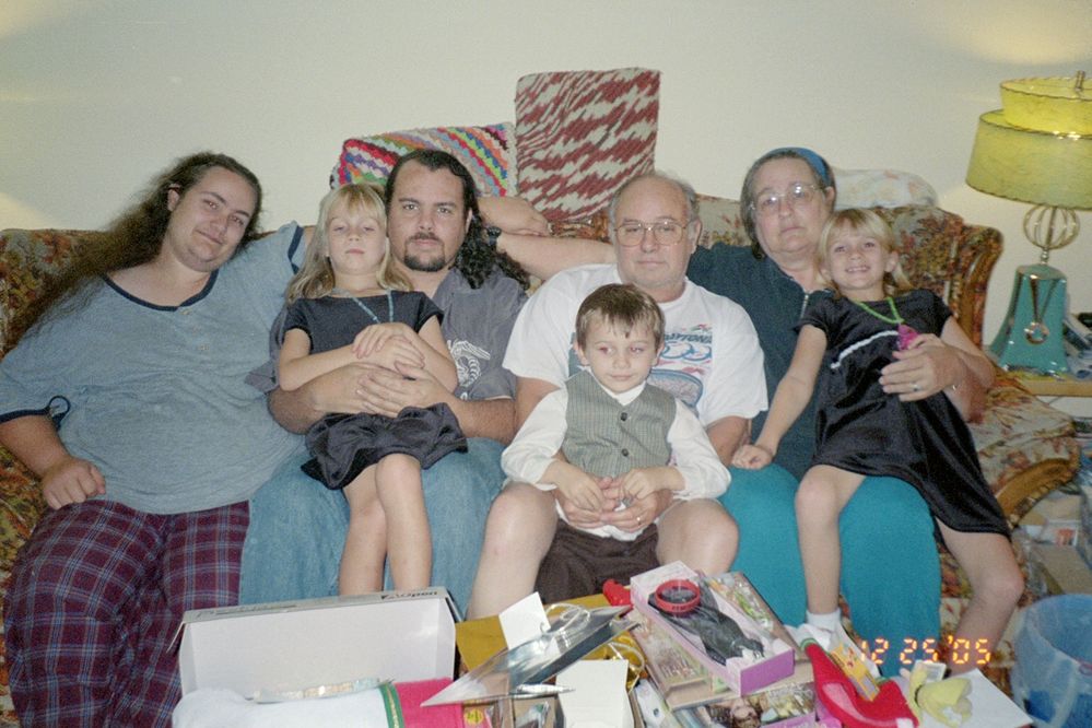1SteeleFamilyXmas12-25-05.JPG