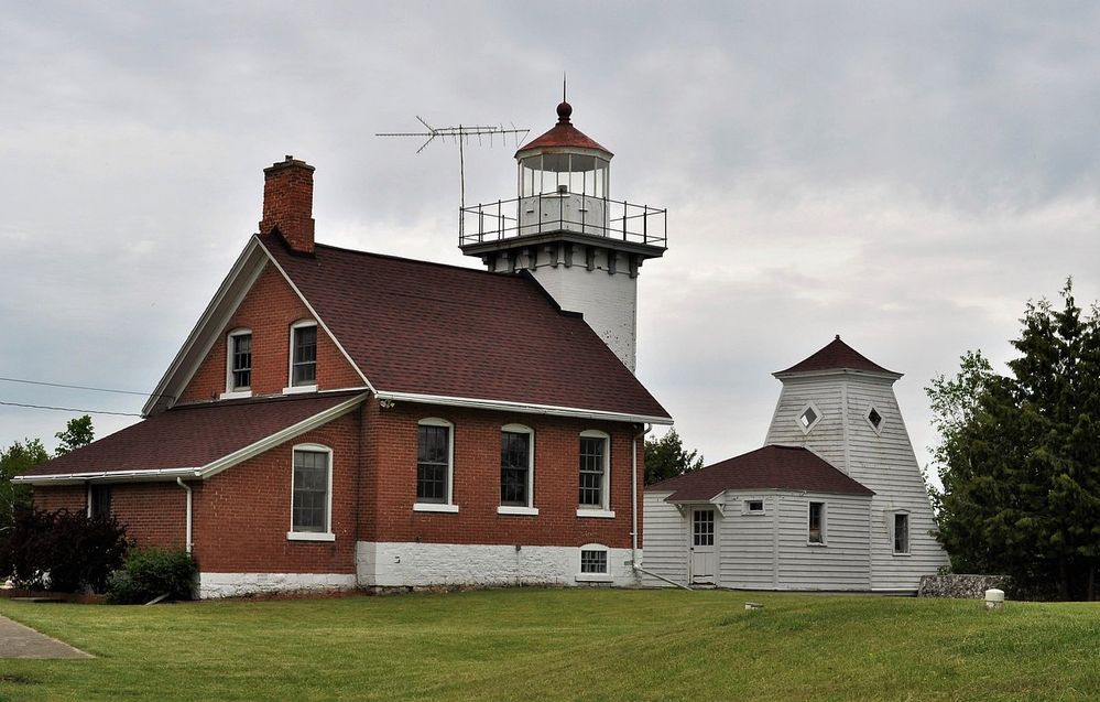 sherwood-point-lighthouse.jpg