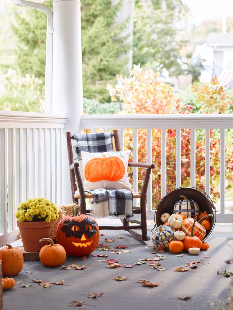 fall-porch-decor-pumpkin-crafts-1622134965.jpg