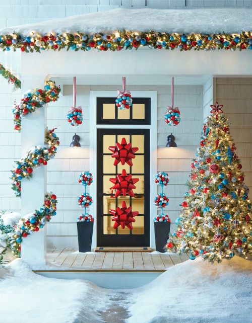 223737-Front-Porch-Christmas-Tree-And-Decorations.jpg