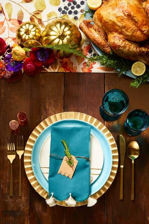 thanksgiving-table-setting-ideas-teal-metallic-1664468420.jpg
