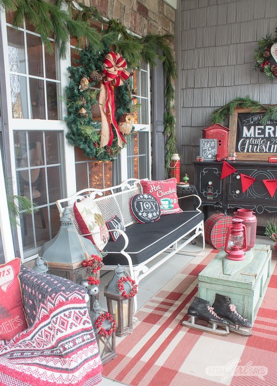 christmas-porch-decor-4.jpg