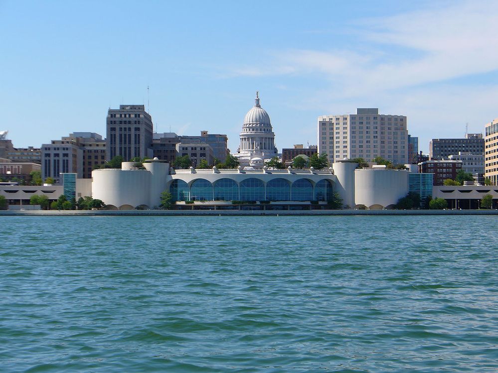 1280px-MononaTerraceClose.jpg