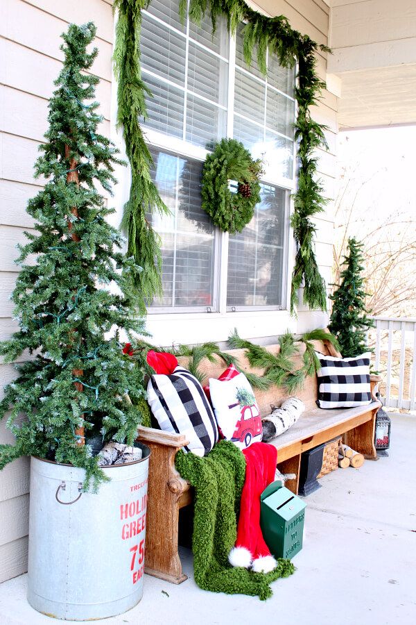01d-christmas-porch-decoration-ideas-homebnc-v3.jpg