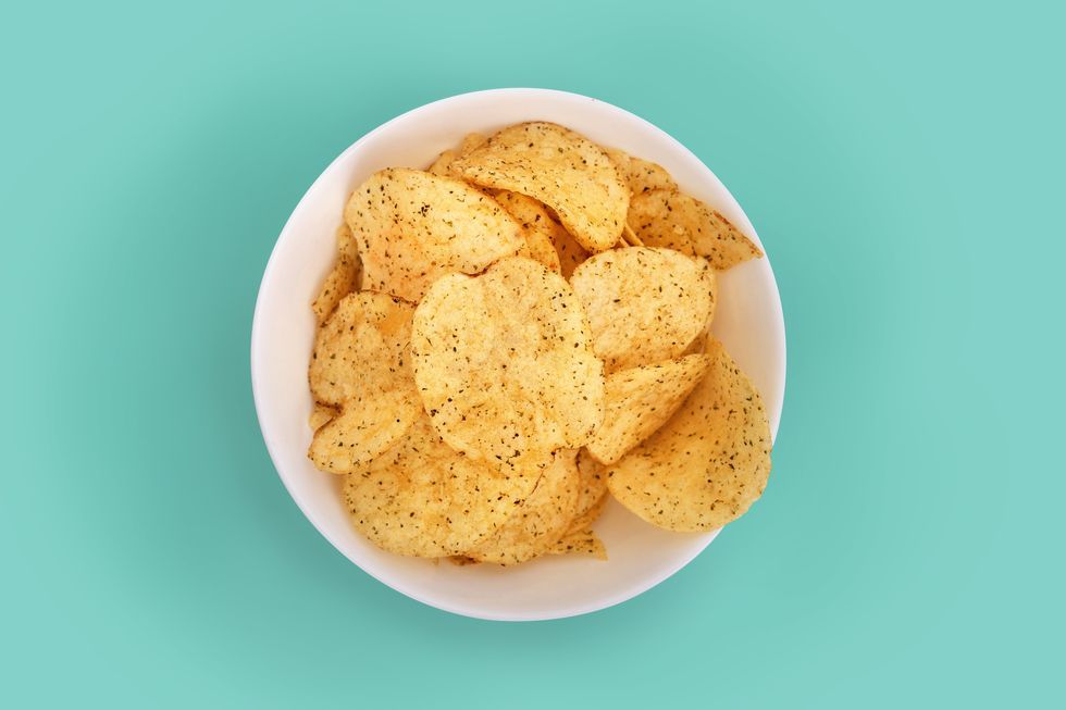 close-up-of-potato-chips-in-bowl-on-turquoise-royalty-free-image-1077717982-1559589852.jpg