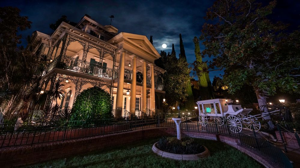 hanted-mansion-exterior-16x9.jpg